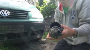 Volkswagen Sharan Замена лампы в передней противотуманке.