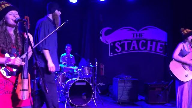 The Accidentals wsg Rick Chyme - Trouble смотреть онлайн