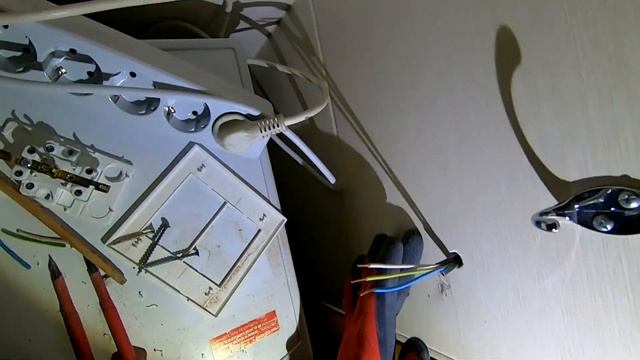 КАК УСТАНОВИТЬ РОЗЕТКУ (НАКЛАДНУЮ ) НА ПЛИТКУ . смотреть онлайн