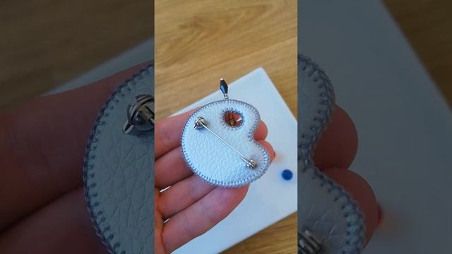 Брошь "Палитра" ? 2300 руб. #брошьпалитра #рисование #художник #рукоделие #брошьназаказ #вышивка смотреть онлайн