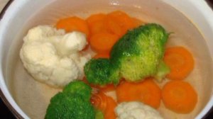 ??Пюре из брокколи, цветной капусты и моркови #от6месяцев #прикорм