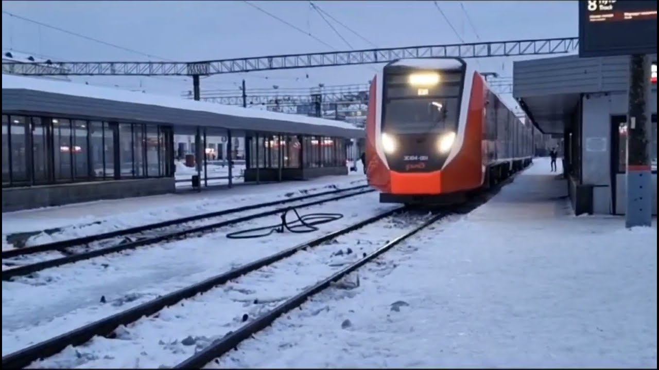 На СвЖД приняли два первых электропоезда ЭС104 отечественного производства смотреть онлайн