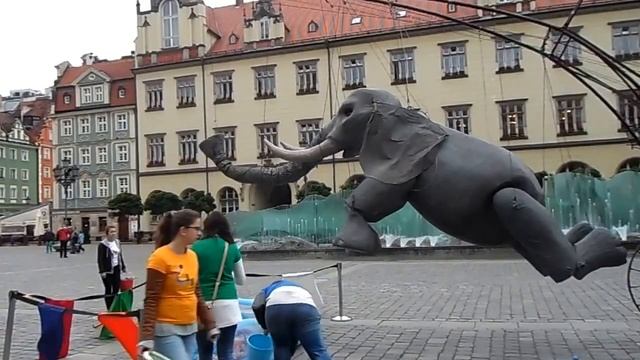 Flying elephants. Летающие слоны. смотреть онлайн