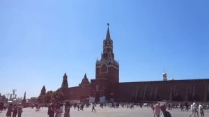 КУРАНТЫ  БЬЮТ...