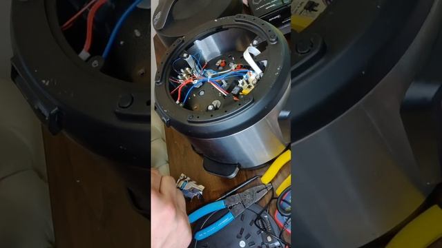 CrockPot Express Suddenly Stopped Working (Thermal Fuse Replacement) смотреть онлайн