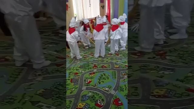 С новым годом. - танец снеговиков. смотреть онлайн