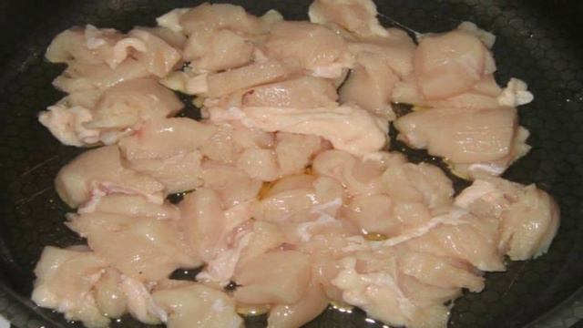 Куриная грудка с вешенками в сливочном соусе