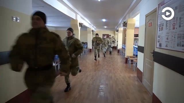 Один день из жизни войск национальной гвардии РФ в Заречном