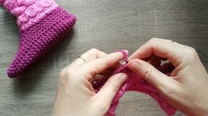 Носочки-сапожки спицами без шва по подошве.