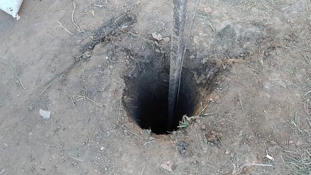 Немного о лебёдке, скважинах и колодцах! Пробурили 24м. по глине! смотреть онлайн