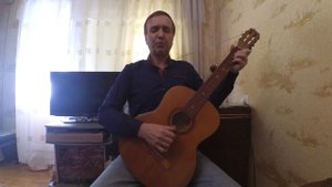 "Открылась дверь, и я в момент растаял."  поет Вова Ванин.