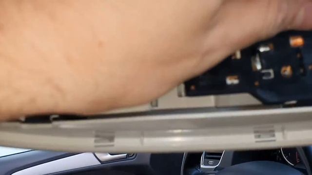TUTORIAL DEMONTARE PLAFONIERA AUDI Q5 - REMOVAL OF THE AUDI Q5 CEILING LAMP. смотреть онлайн