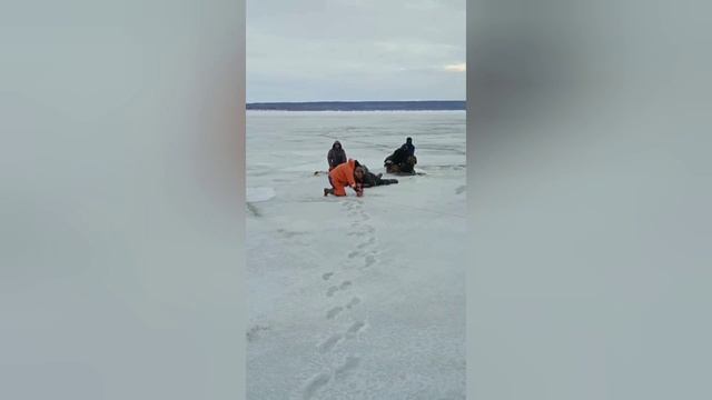 В Татарстане на реке Волге спасли трёх рыбаков, терпящих бедствие на непрочном весеннем льду