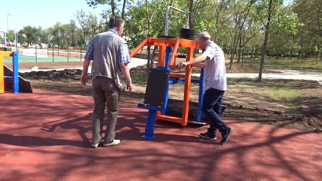 На строительстве нового стадиона и реконструкции Алеи Героев гарнизон Гвардейское Крым - 12 09 2020