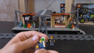 Lego City :  Железнодорожная станция ( 60050 ) / Выпуск № 18 .