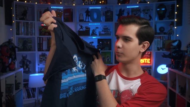 РАСПАКОВКА ЧЕЛОВЕКА-ПАУКА: ВДАЛИ ОТ ДОМА?! смотреть онлайн