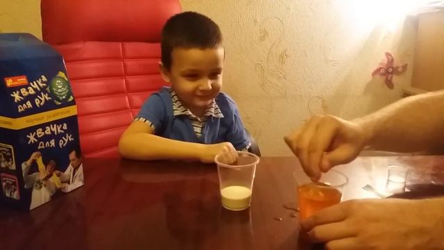 VLOG Лизун Жвачка для рук, делаем прыгуна Trying to do the Slimer Jumper смотреть онлайн