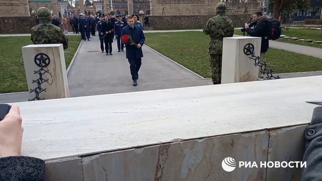 Послы возложили венки к мемориалу Освободителям Белграда