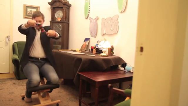 8 способов использования стула, на котором невозможно сутулиться смотреть онлайн