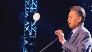 Андрей Дементьев. Стихи.Как не жить сукой.