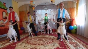 Танец с папами. Д/саду №106 "Вишенка" - 50 лет. Видео "Корабелов.Инфо"