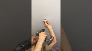 Установка люстры на натяжной потолок