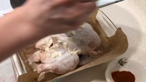 Запеченная курочка (маринуем со сметаной и чесноком)