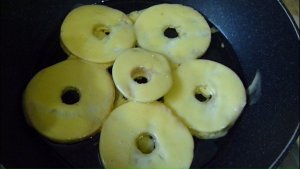 Яблоки в кляре на сковороде популярный вкусный рецепт яблочного пирога шарлотка с яблоками
