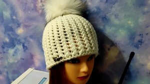 ШАПКА РЕЛЬЕФНЫМИ ДОРОЖКАМИ КРЮЧКОМ. Шапочка для начинающих..mp4