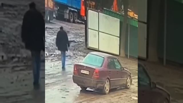 Взрыв гранаты в Мерседесе