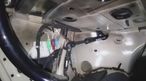 VW Passat B7- работа газ. упоров крышки багажника.