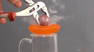 ЧТО ЕСЛИ РАСКАЛЕННЫЙ СТАЛЬНОЙ ШАР в 1000 ГРАДУСОВ ПОЛОЖИТЬ в МЫЛО ! !