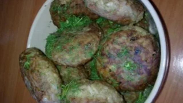 КОТЛЕТЫ ИЗ СКУМБРИИ И ЯИЦ.