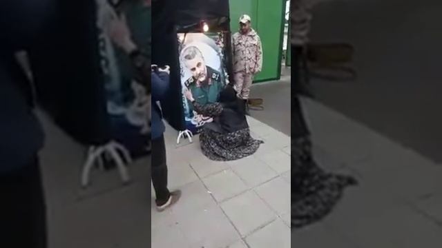 Generalın ŞƏHİD olmağına ağlayan ANA:İran İslam Respublikası смотреть онлайн