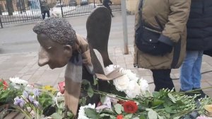 «Печальный ангел»: в Петербурге открыли памятник умершим в пандемию врачам.