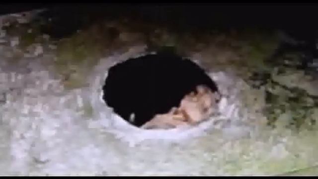 2015-08-19 Dron Records Alien Inside Sinkhole In Miami, FL , USA (by Jayson Hanes)