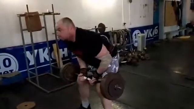Подъём штанги на бицепс 100 кг 5 раз? смотреть онлайн