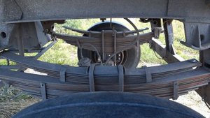 Выравниваю рессоры на прицепе