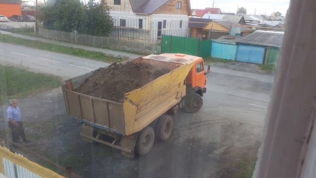 Осенние хлопоты\\ Привезли перегной\\ Убираю морковь\\Варю опята. смотреть онлайн