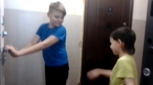 поджопники радмиру на канале радмира есть такое видео, я ему даю поджопники.