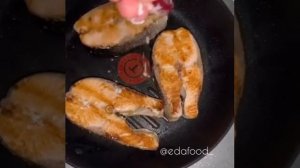 Горбуша под сливочным соусом с красной икрой