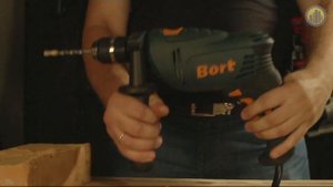 Дрель ударная Bort BSM-900U-Q