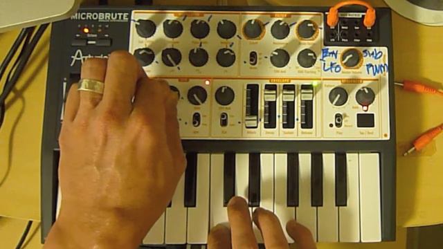 Arturia MICROBRUTE midi synced to Ableton смотреть онлайн