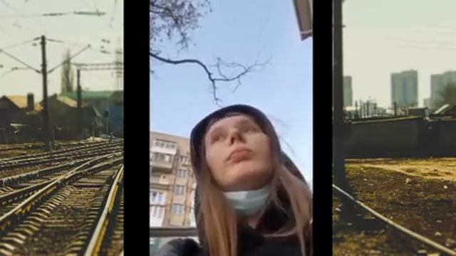 Воронеж: пенсионерка оскорбляет девушку за сидение на лавочке!