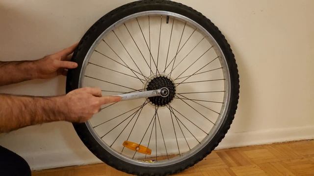 How to Remove the Freewheel from a Bicycle Wheel смотреть онлайн
