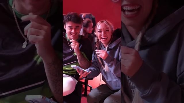 Лучше бы Эмиль почистил свою историю браузера)))) смотреть онлайн