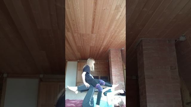 парная йога челендж