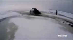Подборка машины подо льдом проваливаются под лед
