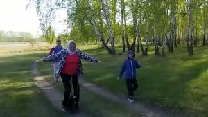 Бабушка на моноколесе. Учимся