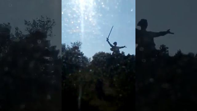Город герой Волгоград " Мамаев курган РОДИНА МАТЬ"вид с окна поезда. 07.07.23 смотреть онлайн